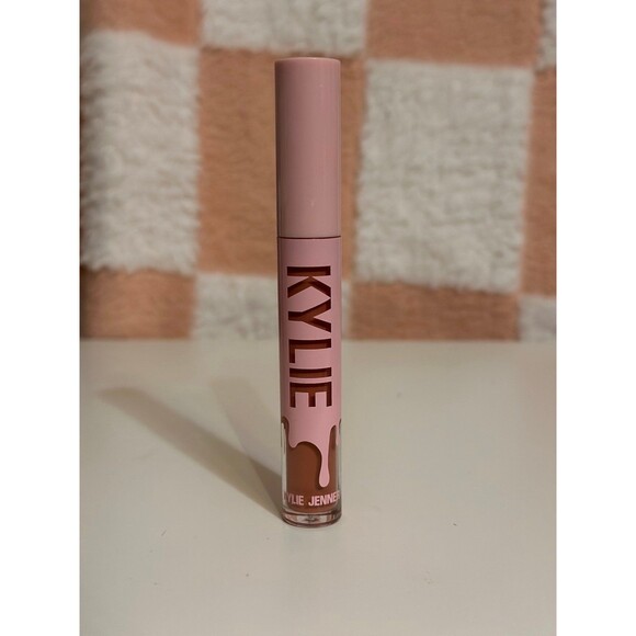 Kylie Cosmetics - Picture 2 of 3